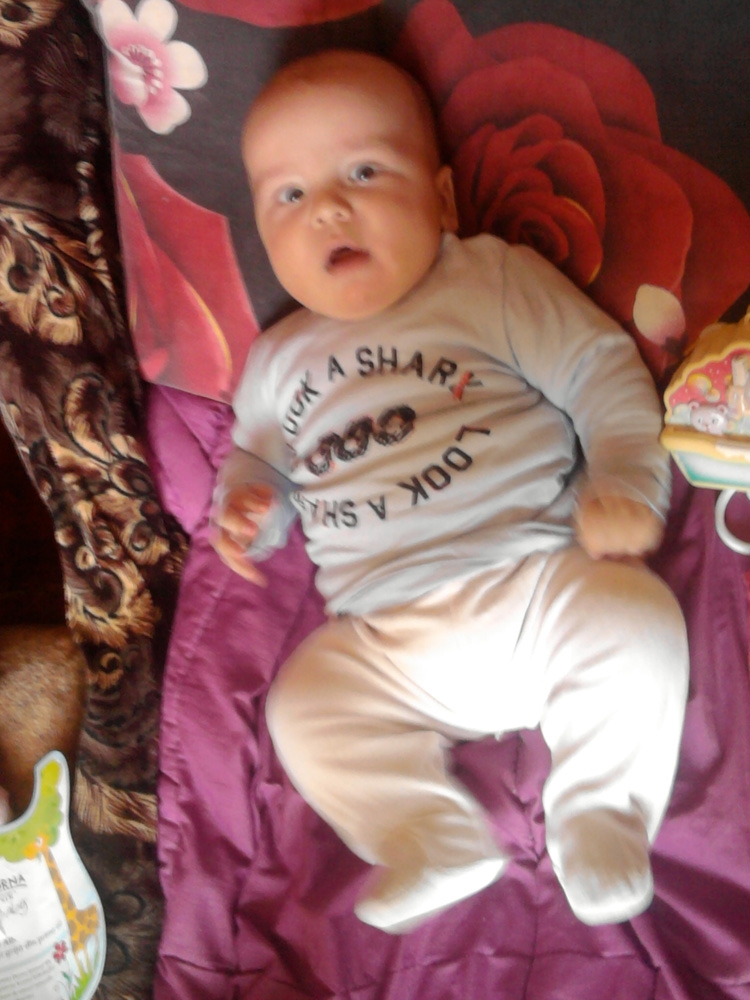 Sunt Mario Gabriel Codrin, am 5 luni şi 10 kg.