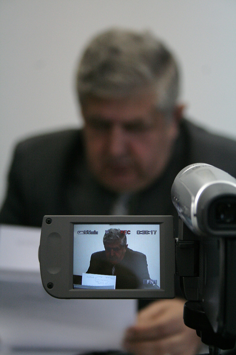 Preşedintele Consiliului Judeţean Suceava, Gavril Mîrza, în conferinţă de presă.