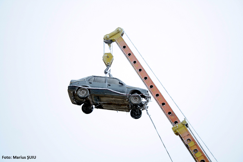 Maşină în aer. Suceava, ianuarie 2008.