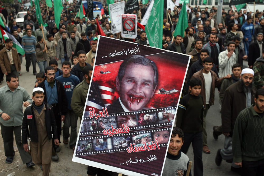 Mii de palestinieni au manifestat ieri, în Gaza, împotriva vizitei lui George W. Bush, Ianuarie 2008. Foto AFP