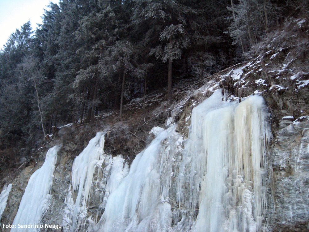 Munte de gheaţă la Iacobeni. 13 ianuarie 2008.