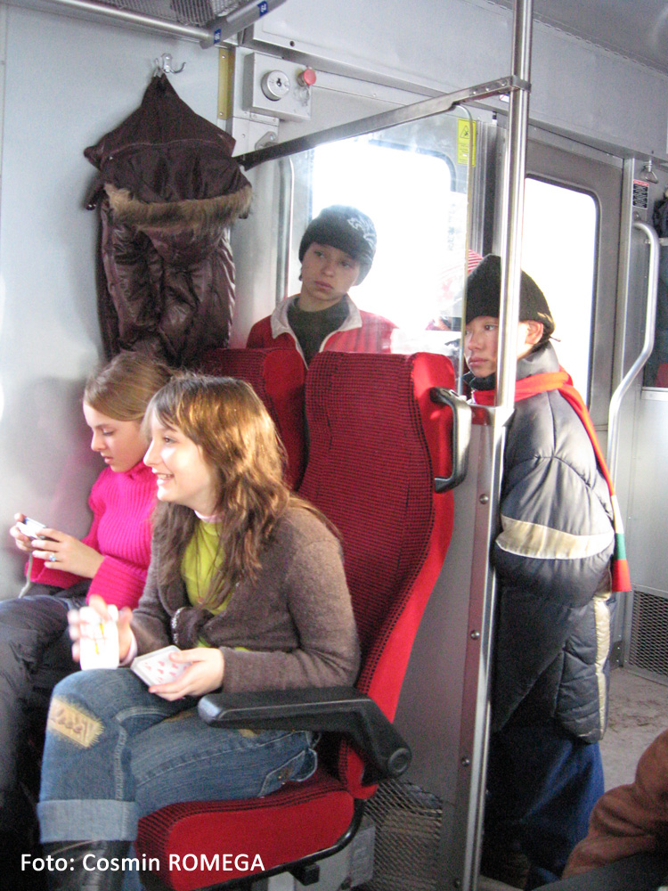 Diferenţă de clasă. În tren, spre Câmpulung Moldovenesc. Februarie 2008