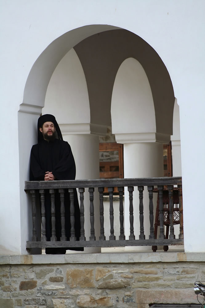 O clipă. Alb şi negru. Putna, 2007. Marius ŞUIU