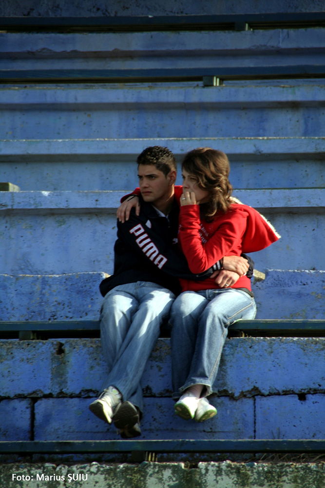 Dragoste de fotbal. Stadionul Areni, Suceava. Martie 2008.