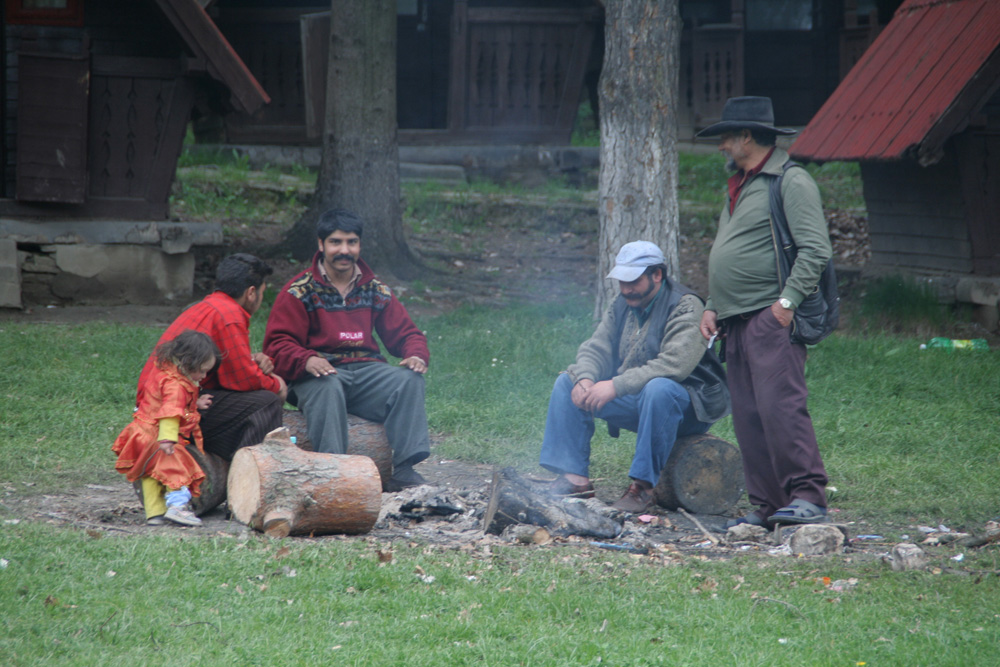 La pădure, de Paşti. Ilişeşti, 28 aprilie 2008. Foto: Marius ŞUIU