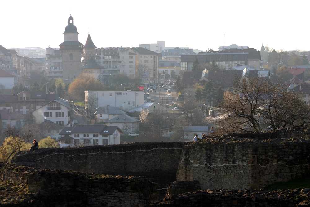 Suceava, de pe zidurile Cetăţii de Scaun. Aprilie 2008. Foto: Sergiu RUSU