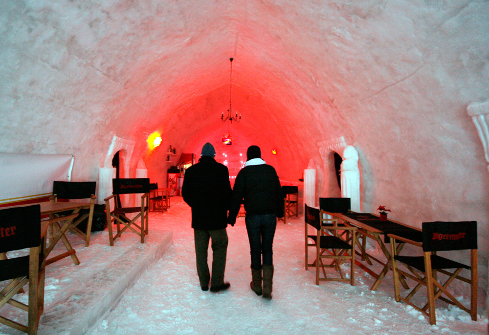 Hotelul de gheaţă de la Bâlea Lac. Decembrie 2008. Foto: Ovidiu Dumitru MATIU / MEDIAFAX FOTO