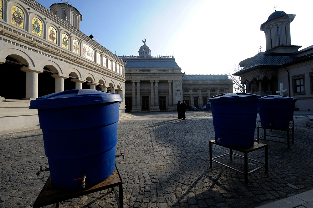 Pregătiri pentru Bobotează la Patriarhia Română. Bucureşti, 5 ianuarie 2009. Foto: Bogdan STAMATIN / MEDIAFAX FOTO