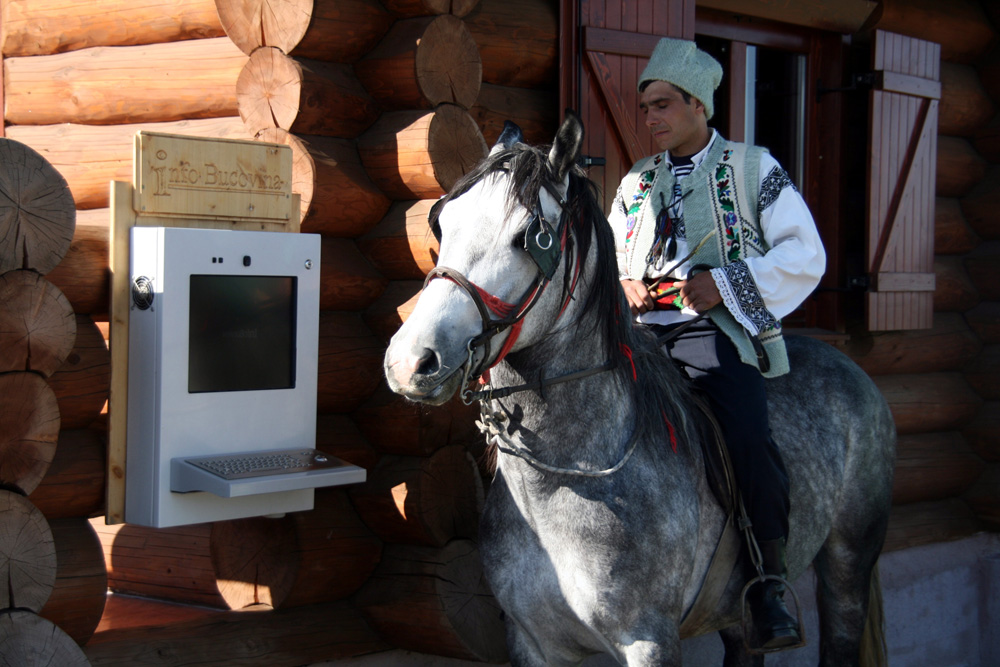 Punct de informare turistică. Suceava, aprilie 2009. Foto: Marius ŞUIU