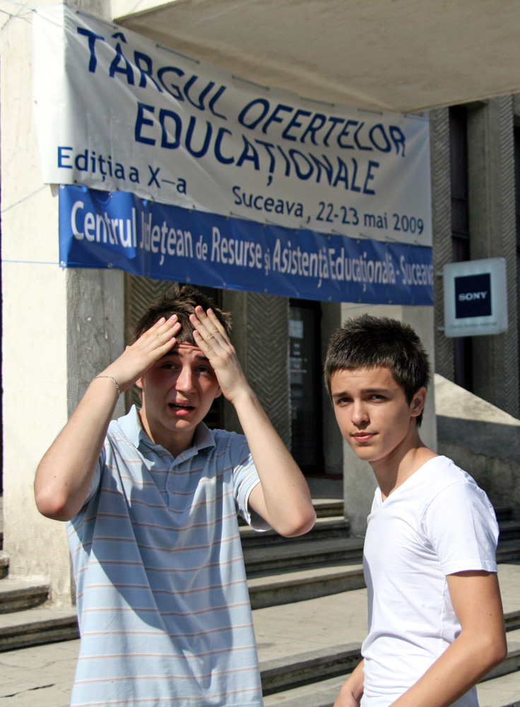 Târgul liceelor. Mai 2009, Suceava. Foto: Marius ŞUIU