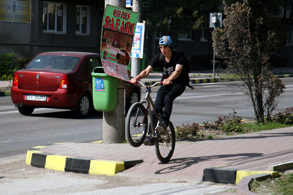 Pregătire pentru circ. Foto: Marius Şuiu