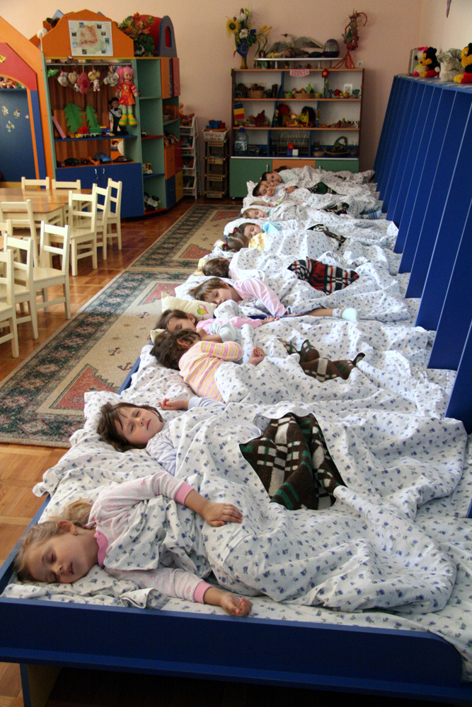 Somnul de înfrumuseţare. Grădiniţa Prichindel, 11 mai 2010. Foto: Marius ŞUIU
