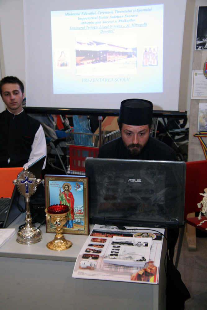 În pas cu tehnologia. Foto: Marius ŞUIU