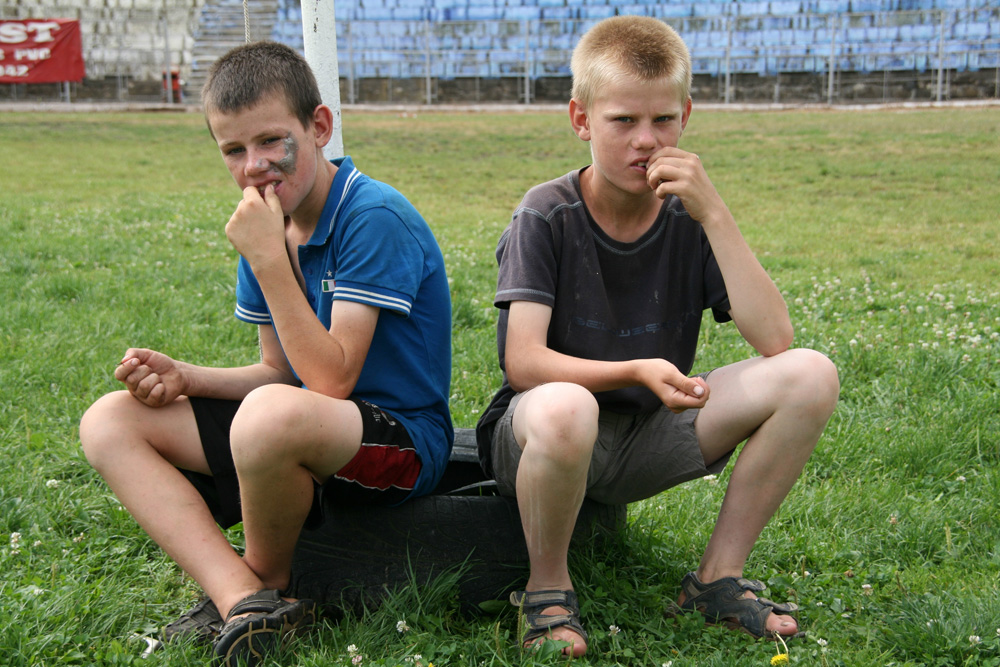 Plictiseală mare. Stadionul Areni, August 2010. Foto Marius ŞUIU