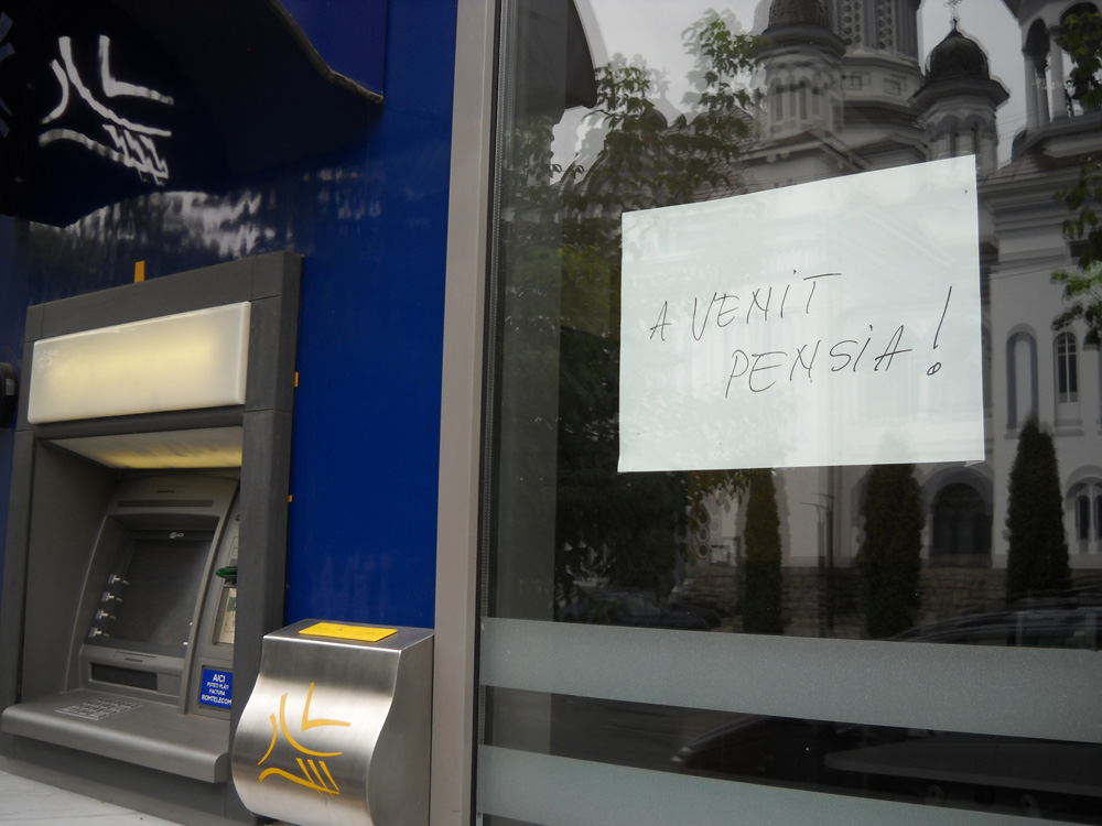 Un anunt mult asteptat la Bancpost Radauti. Foto: Iustin Buculei, 30 august 2010
