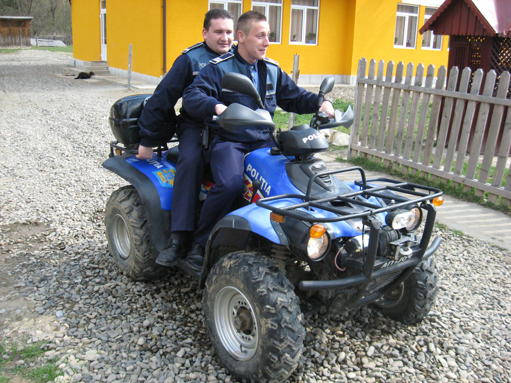 Vine poliţia! Foto: Sergiu RUSU