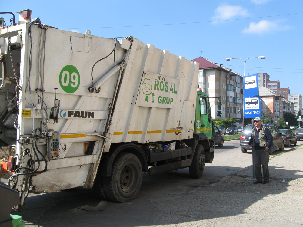 Pe ce linie merge autobuzul ăsta?! Foto: Cristina RUSU