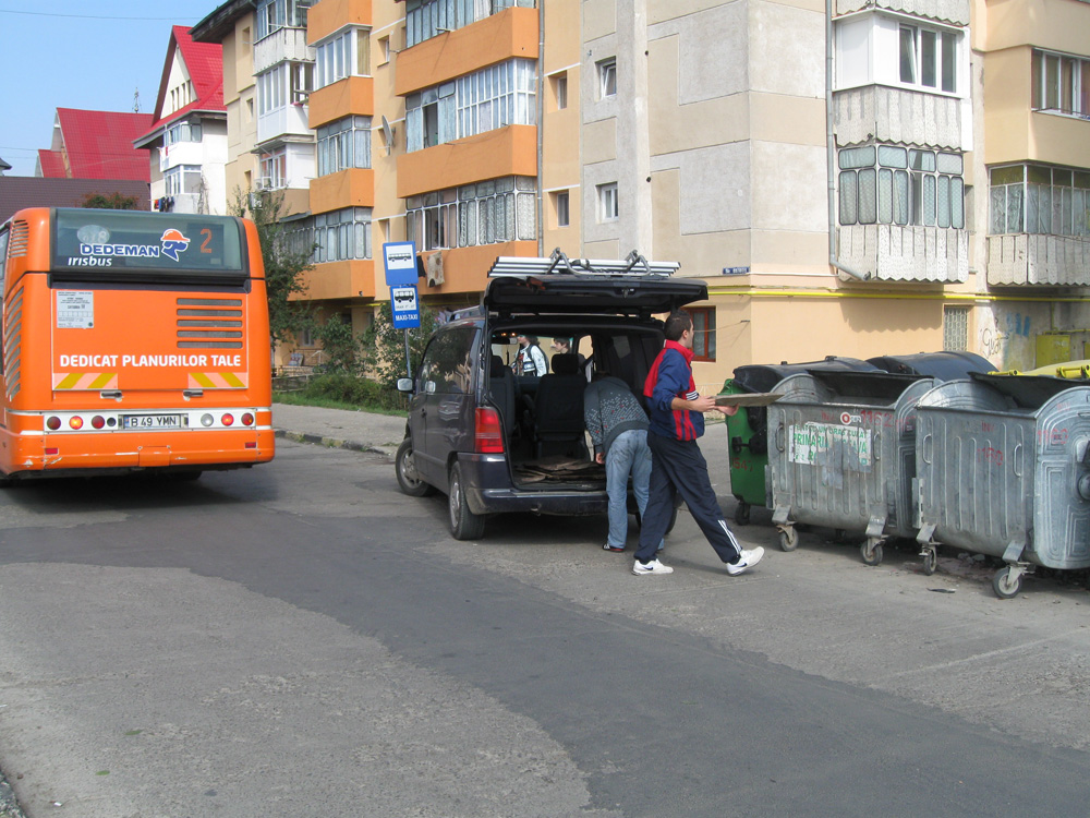 Tomberoanele în staţie, iar autobuzele în stradă. Foto Cristina RUSU