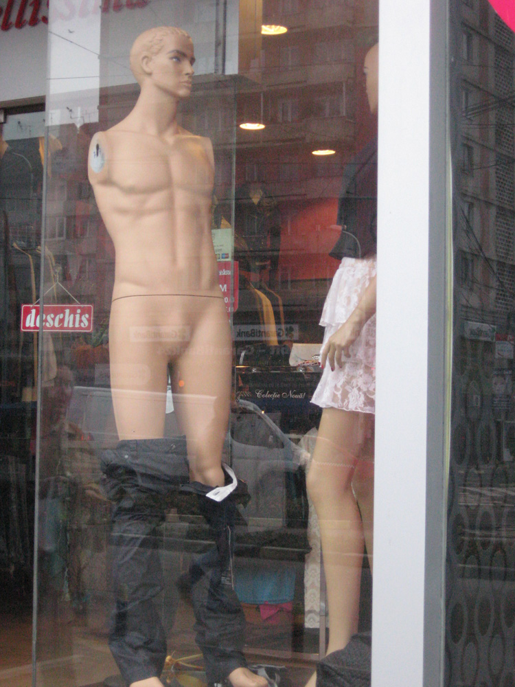 Noua modă, sezonul toamnă - iarnă 2010 - 2011. Foto: Daniela MICUŢARIU