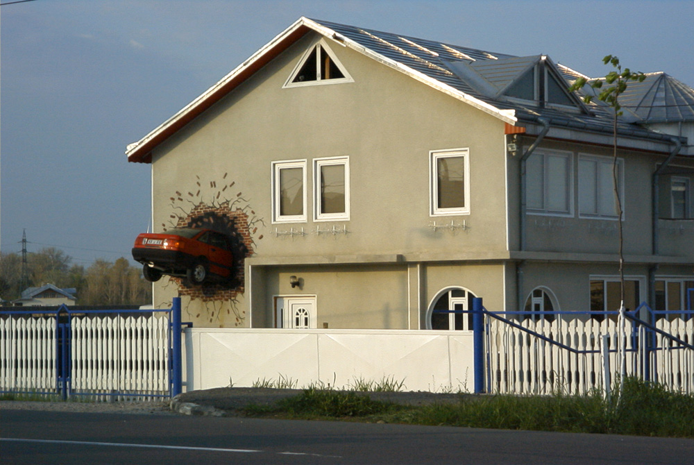 Nu s-au putut despărţi de maşina lor... Foto: Mihai ATOMEI