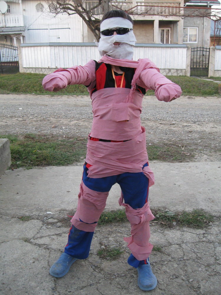 Roboţelul din hârtie igienică. Foto: Cristina RUSU