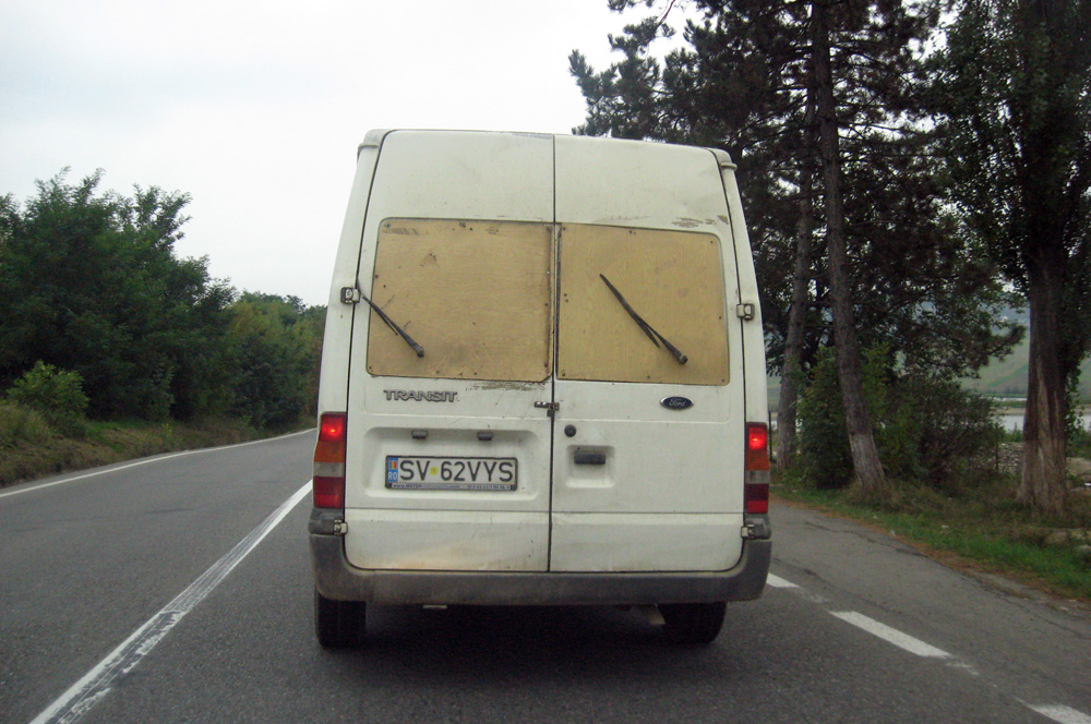 Ultima modă: placaje cu ştergătoare. Foto: Sergiu RUSU