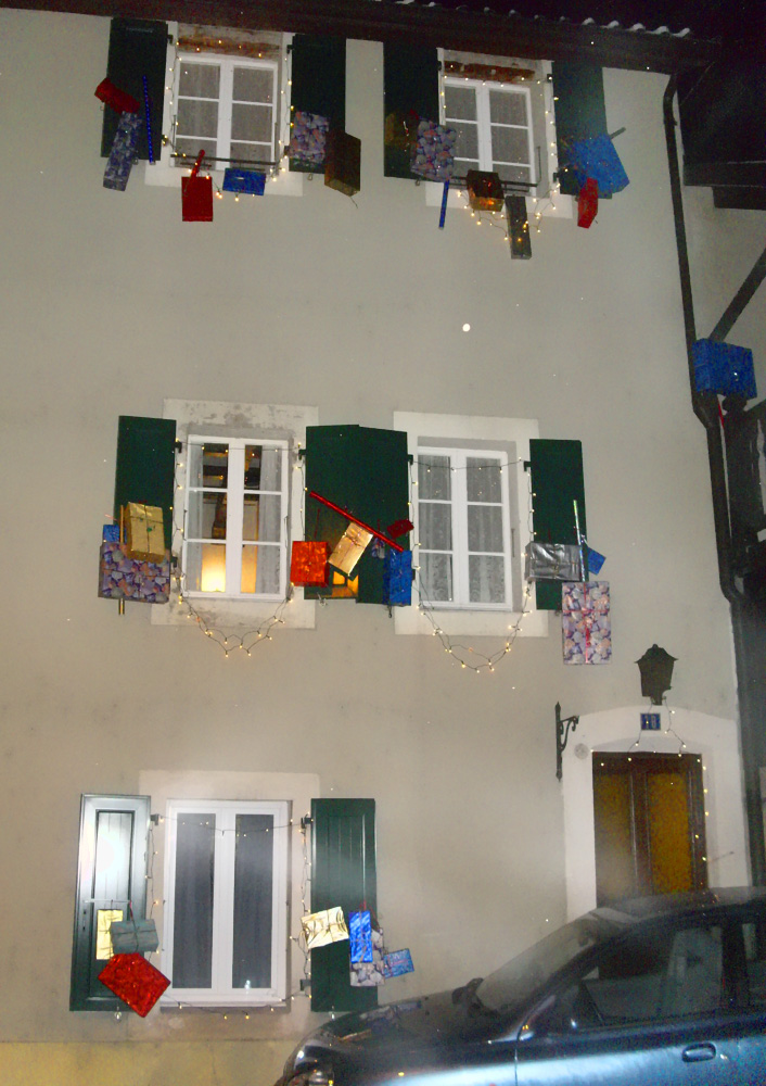 Luna cadourilor... Foto: Daniela MICUTARIU