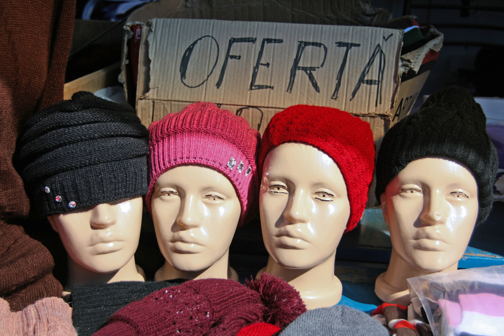 Ofertă specială în Bazar... Foto: Marius ŞUIU