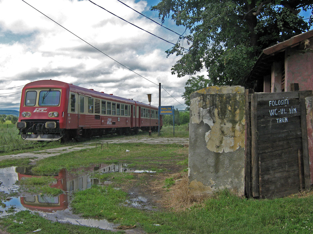 Folositi WC-ul din tren. Foto: Mihai Marian TUDOSA 