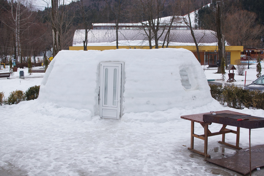 Iglu cu... termopan. Foto: Corneliu ACASANDRE