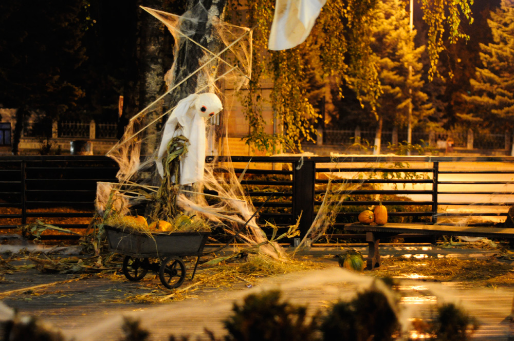 Halloween la Fălticeni. Foto: Iustin BUCULEI.