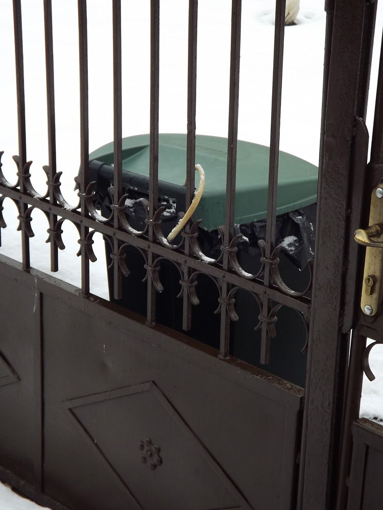 Soluţie contra unui coş plimbăreţ. Foto: Cosmin ROMEGA