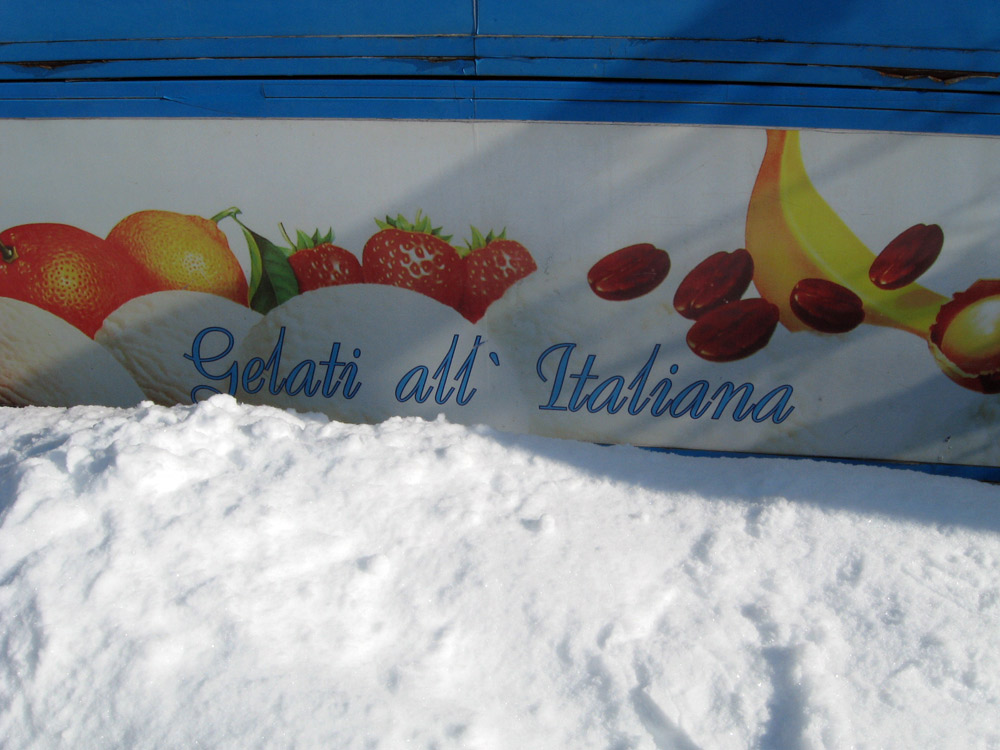 Marfă de import. Foto: Tiberiu COSOVAN