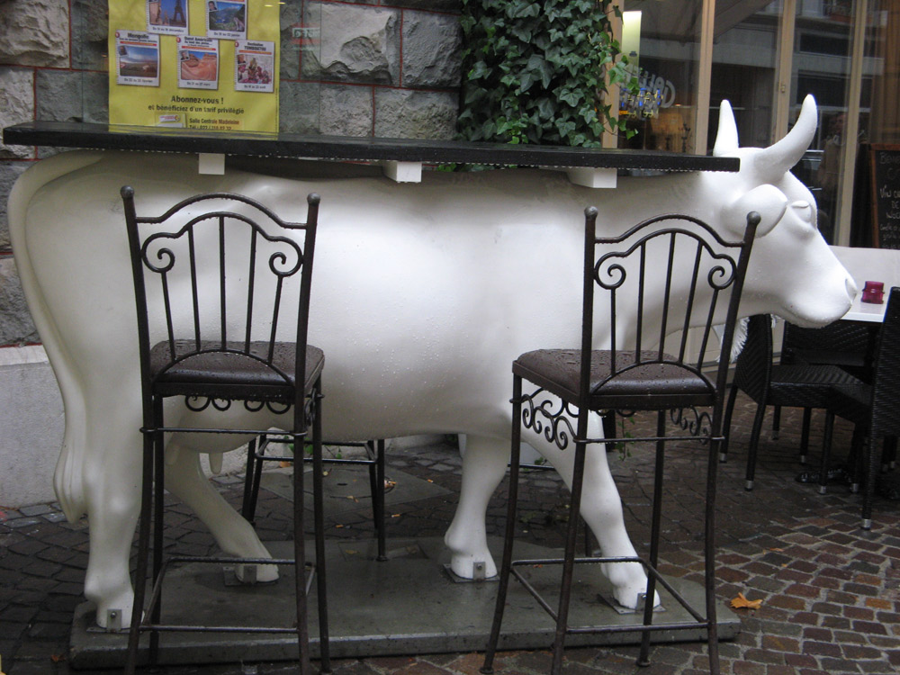 Poftiți la masă, vă rog... Foto: Daniela MICUTARIU