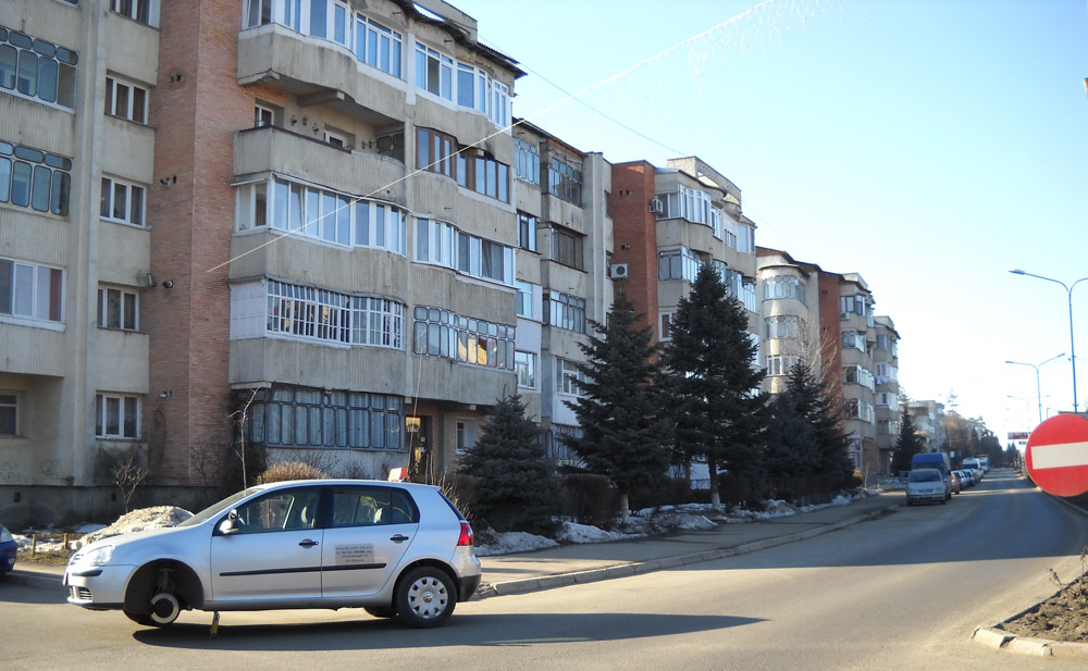 Şcoala… pe cric. Foto: Iustin BUCULEI