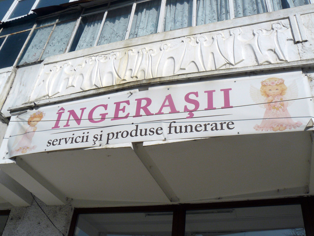 Îngeraşii care te duc pe lumea cealaltă. Foto : Florin PAIU