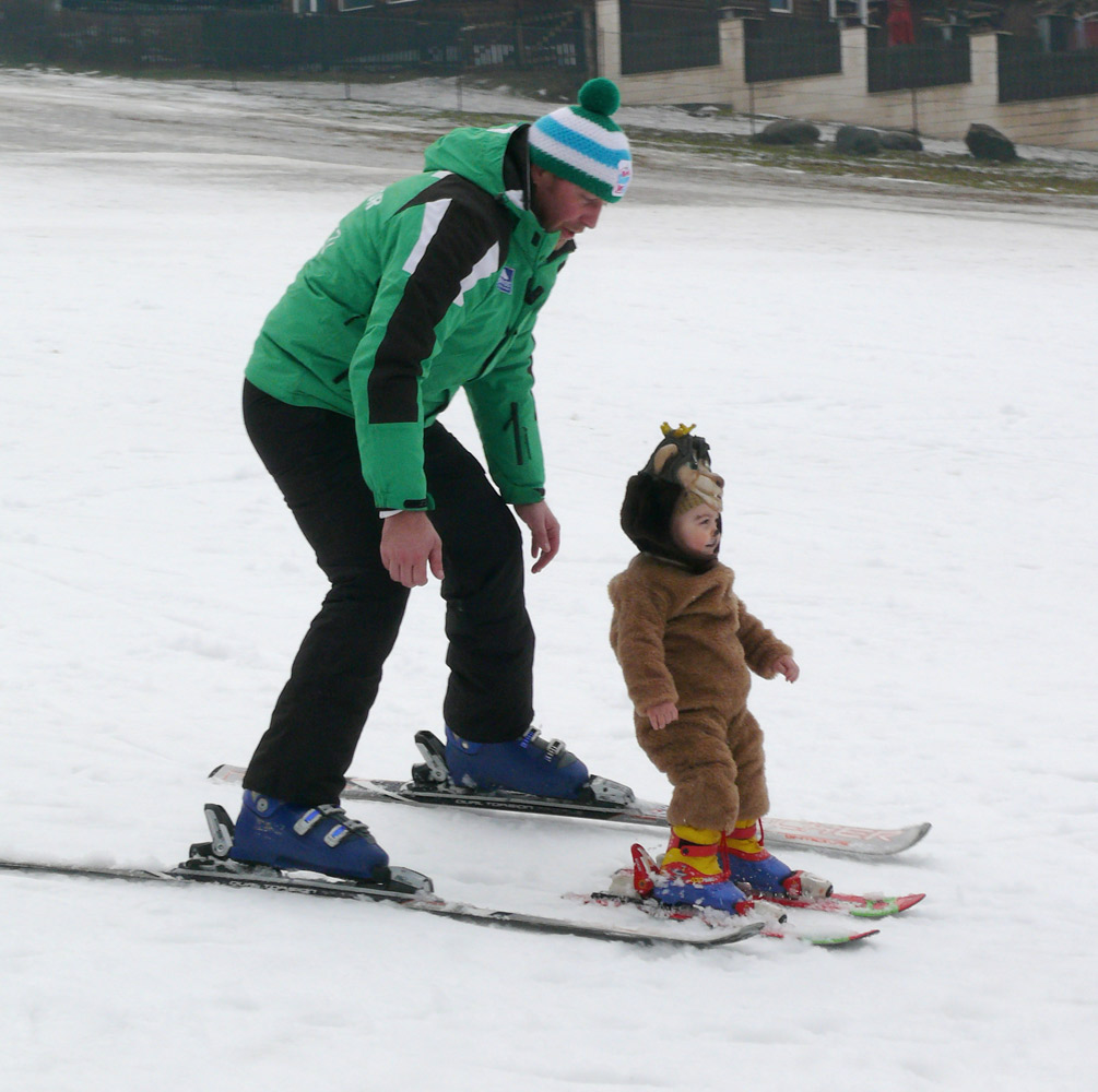 Prima lecţie de schi. Foto: Iustin BUCULEI