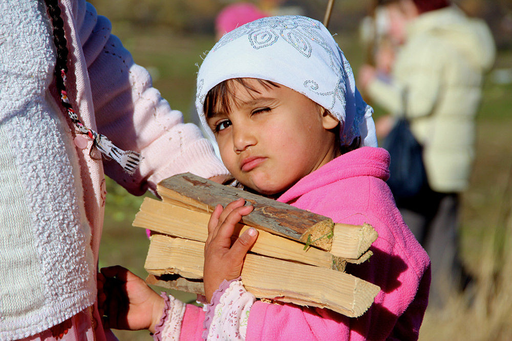 Micul ajutor. Foto: Marius ŞUIU