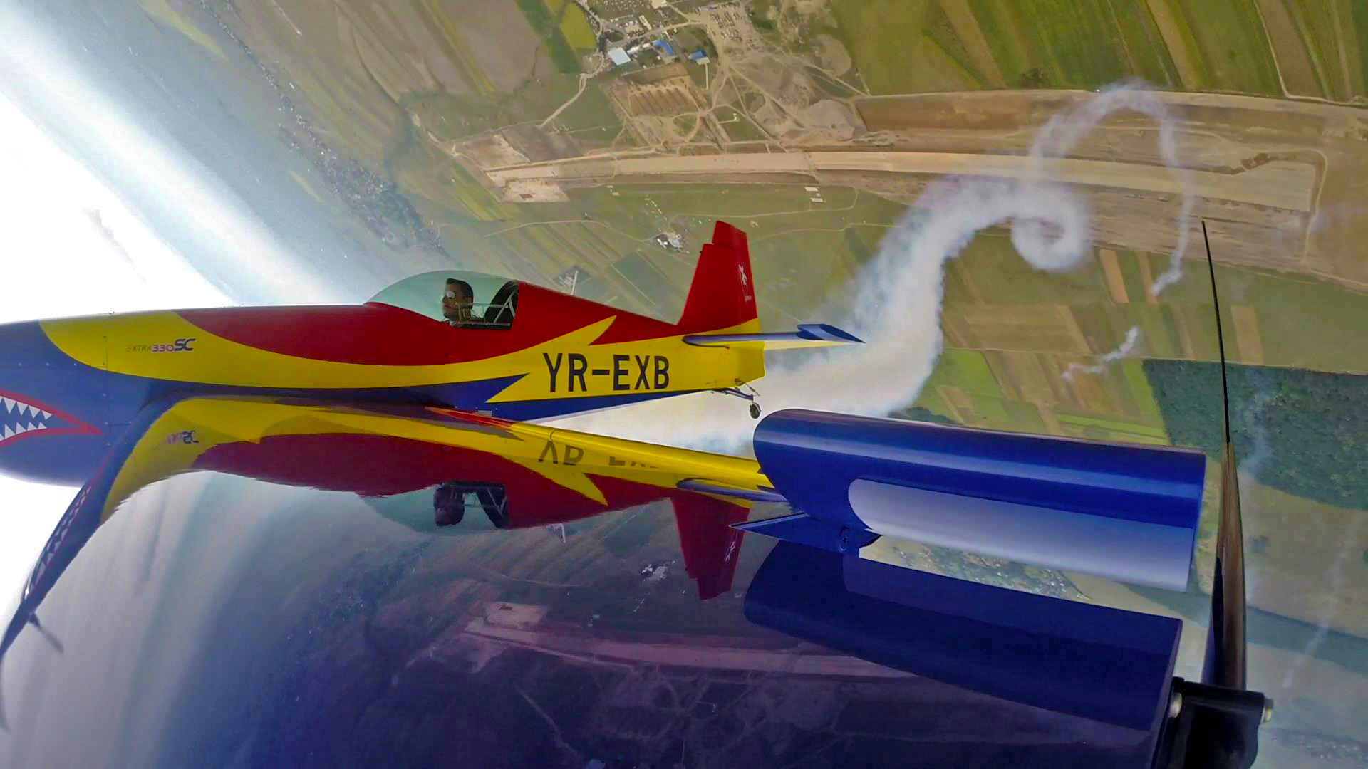 George Rotaru (Aeroclubul României) - Suceava AirShow 2014 [avion de înaltă acrobaţie Extra EA-330SC - YR-EXB]