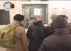 Ciorbă caldă, ceaiuri fierbinţi şi mâncare la pachet, pentru oamenii străzii