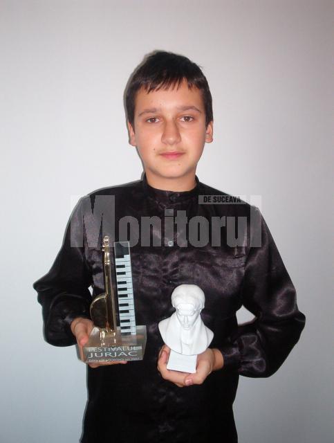 Performanţă: Suceveanul Laur Hreniuc, cel mai tânăr absolvent al Colegiului Pro