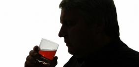 22% dintre români ar cumpăra mai mult alcool, dacă preţul ar scădea cu 25%