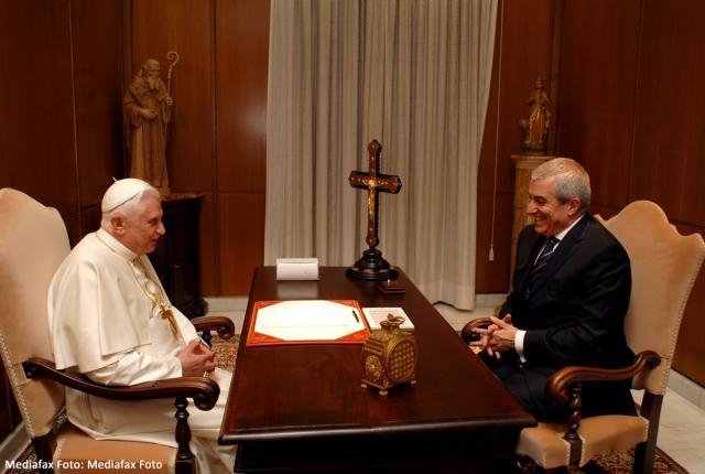 Intâlnire: Papa şi Tăriceanu, discuţii despre crima din Italia