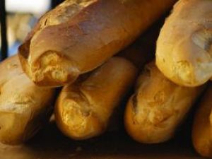 Producătorii ameninţă: Pâinea va continua să se scumpească