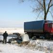 O „Dacie 1310” şi un autocamion „Volvo” s-au izbit violent la ieşirea din comuna Grăniceşti