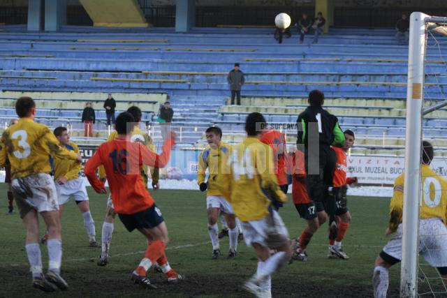 Fotbaliştii echipelor din Suceava şi Târgu Neamţ au oferit un spectacol agreabil