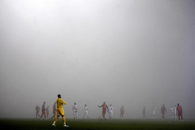 Stadionul din Ghencea a fost învăluit minute în şir în fumul petardelor şi fumigenelor