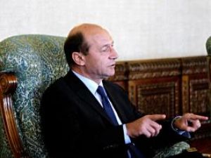 Băsescu după consultări:: „N-aş vrea să văd pe cei care n-au venit zgâriind în poartă când se fac guverne”