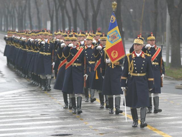 De Ziua Naţională: Paradă cu trupe şi tehnică militară
