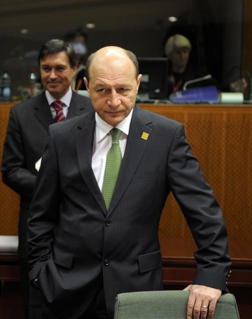 Băsescu, în calitate de persoană publică, trebuie să fie responsabil pentru declaraţiile pe care le face indiferent de locul în care se află